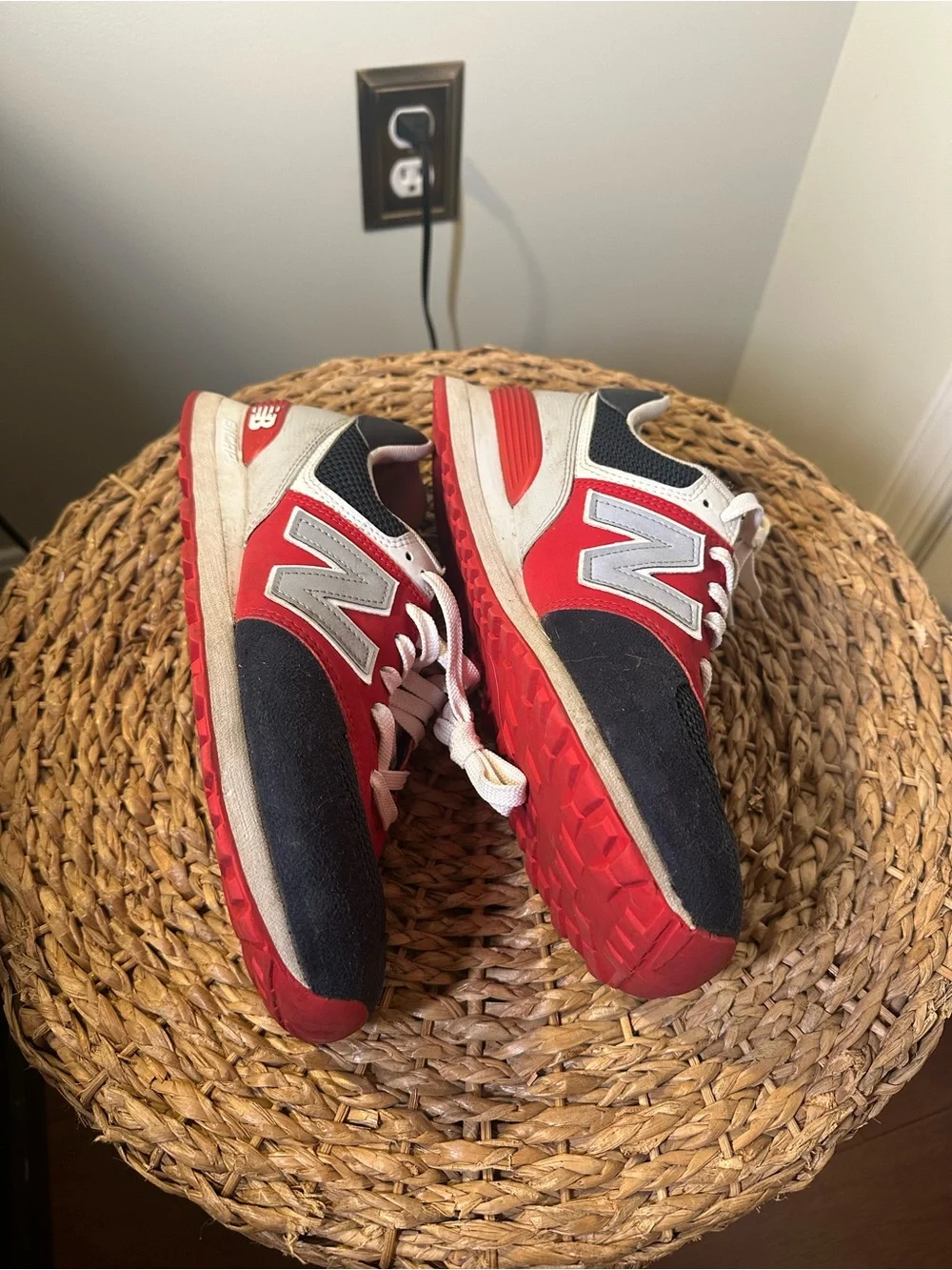 New Balance 574 Men’s Sneakers Shoes Size 9.5 Red White Blue
